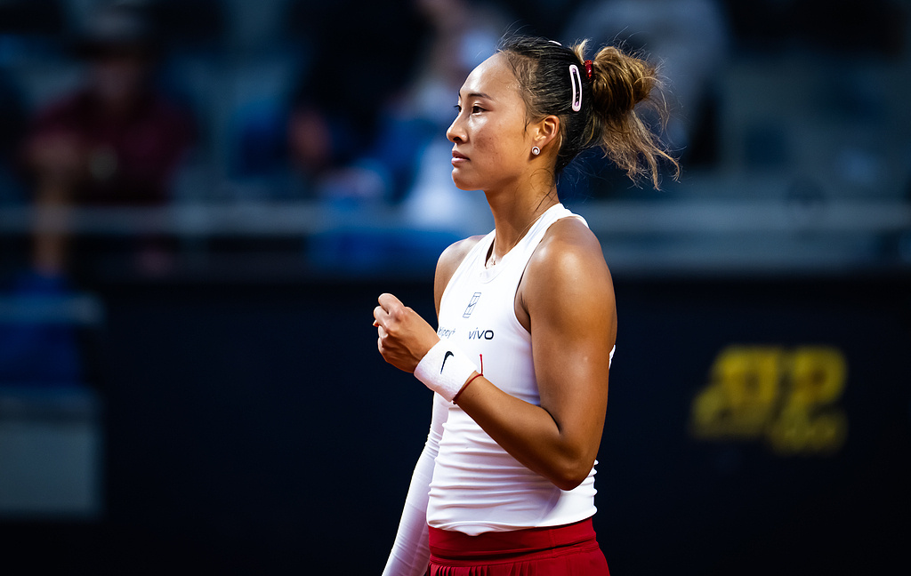 △当地时间2025年5月12日，2025WTA1000网球罗马站女单比赛中，对阵安德莱斯库的郑钦文。