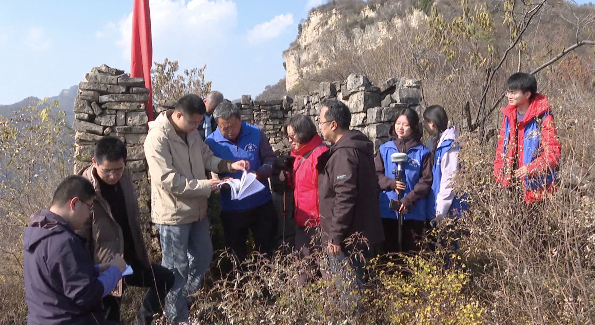 山西考古新发现！探访悬崖峭壁上的明代古寨遗址